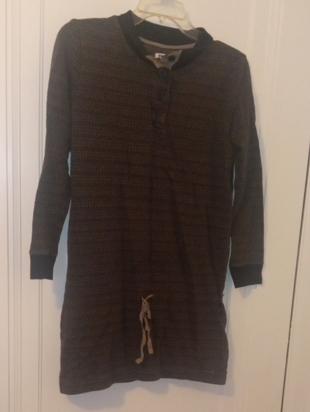 women small DKNY long sleeve top brown black